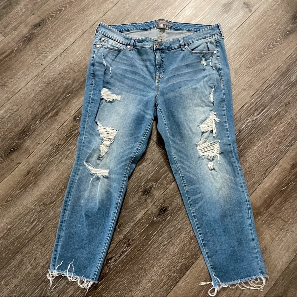 TORRID Crop Boyfriend Vintage Stretch Distressed jeans Size 20 - Picture 3 of 9